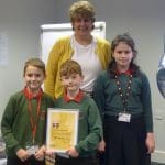 Cydnabyddiaeth i ysgolion mewn gwobrau iaith Gymraeg