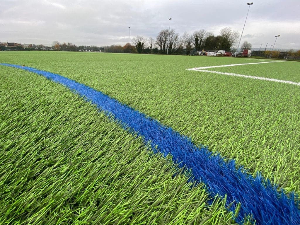 Mae cae 3G Clywedog bron yn barod – cymerwch gipolwg!