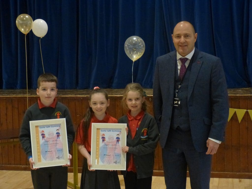 Gwobrau Siarter Iaith i ysgolion Wrecsam a Sir y Fflint