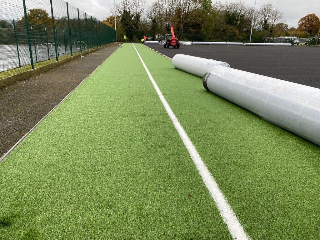Mae cae 3G Clywedog bron yn barod – cymerwch gipolwg!