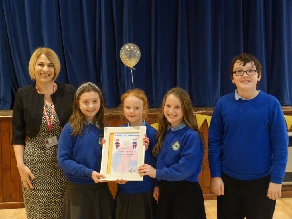 Gwobrau Siarter Iaith i ysgolion Wrecsam a Sir y Fflint