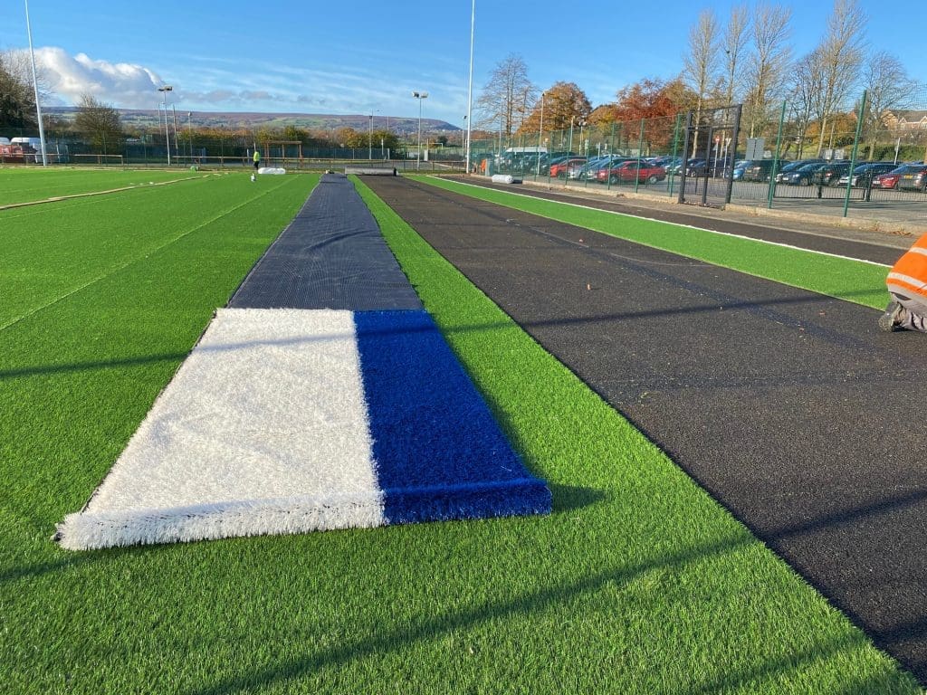 Mae cae 3G Clywedog bron yn barod – cymerwch gipolwg!