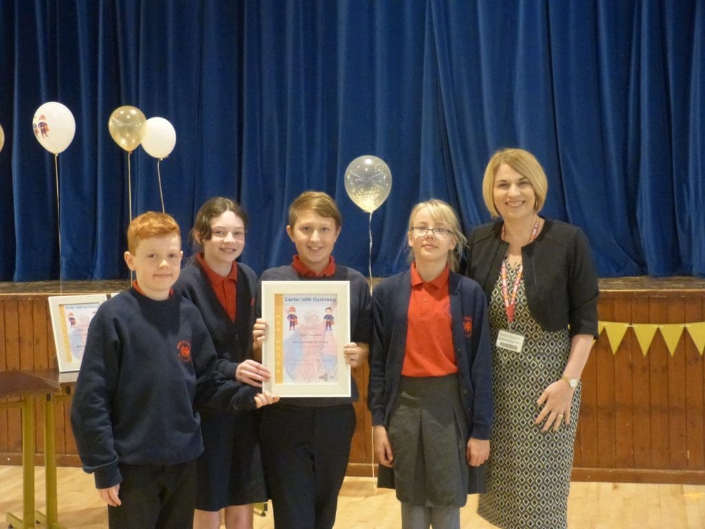 Gwobrau Siarter Iaith i ysgolion Wrecsam a Sir y Fflint