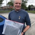 Gwasanaeth Gwybodaeth i Deuluoedd Wrecsam a Tŷ Pawb yn cydweithio i ddod â chelf gartref