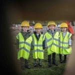 Mae gwaith yn mynd rhagddo yn ysgol Parc Borras i greu ysgolion Cynradd Cymunedol a Chyfrwng Cymraeg
