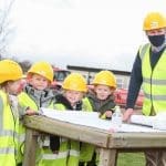 Mae gwaith yn mynd rhagddo yn ysgol Parc Borras i greu ysgolion Cynradd Cymunedol a Chyfrwng Cymraeg