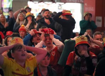 Parthau Cefnogwyr yn Wrecsam - am noson!
