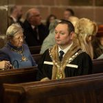 DIWEDDARIAD: Mwy o luniau a fideos o ymweliad Y Brenin a’r Frenhines Gydweddog â Wrecsam