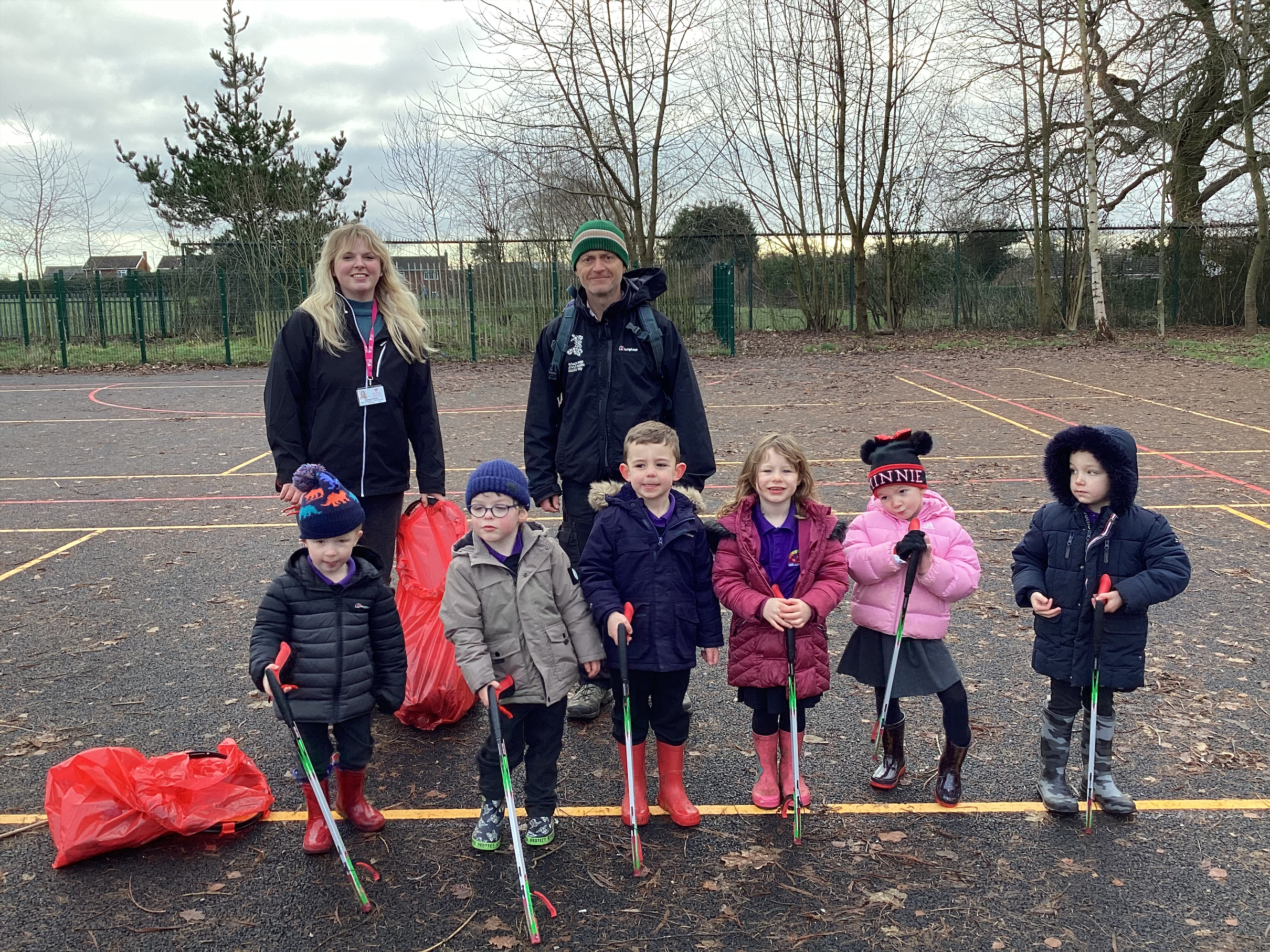 Ysgol Llan y Pwll litter picking