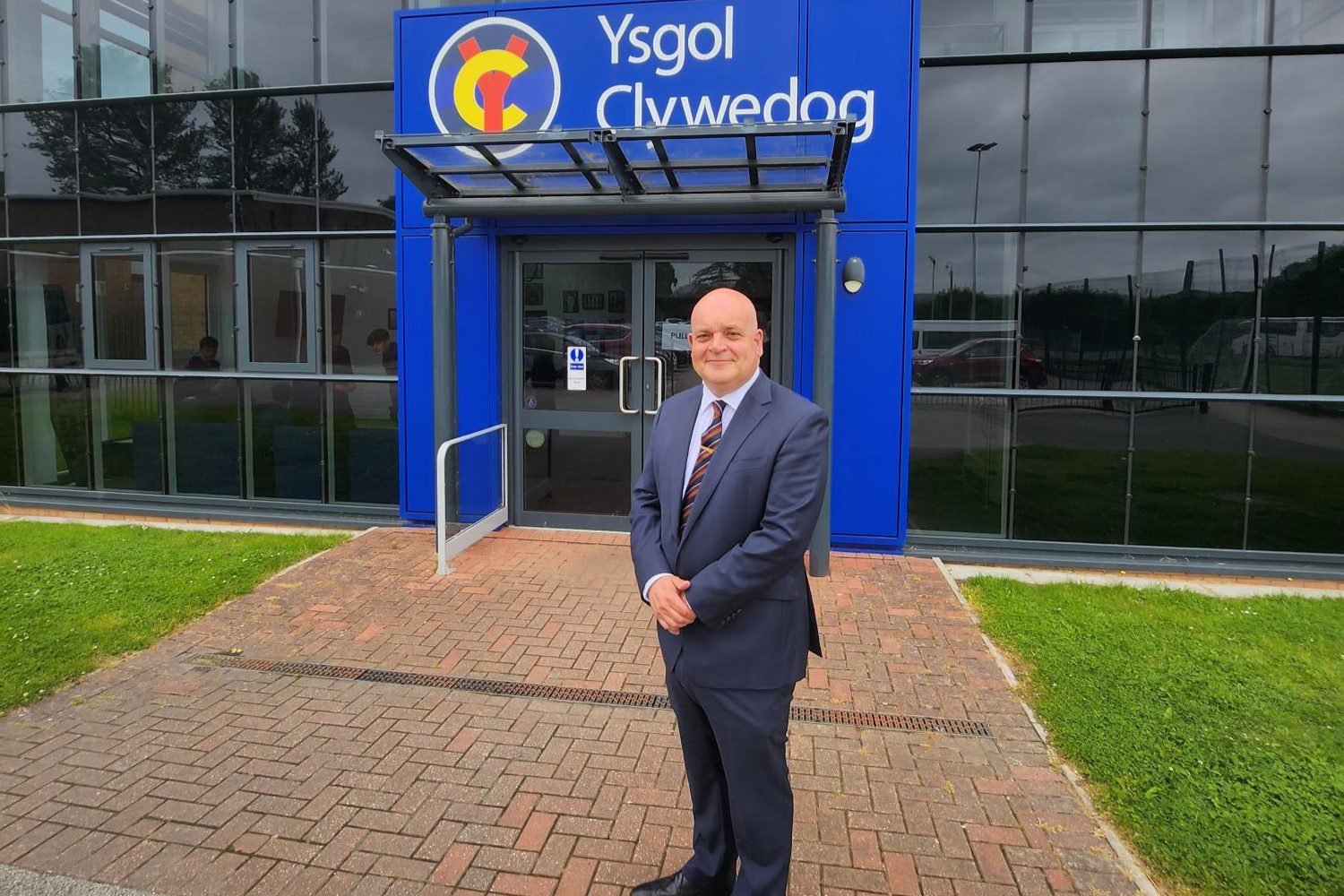 New head teacher Simon Ellis standing outside Ysgol Clywedog