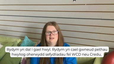 Gwyliwch: Safbwyntiau terfynol gan ofalwr ifanc