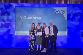 Porth Lles ar y rhestr fer ar gyfer Gwobr Gofal Cymdeithasol