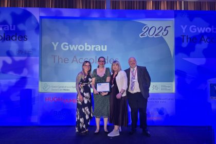 Porth Lles ar y rhestr fer ar gyfer Gwobr Gofal Cymdeithasol