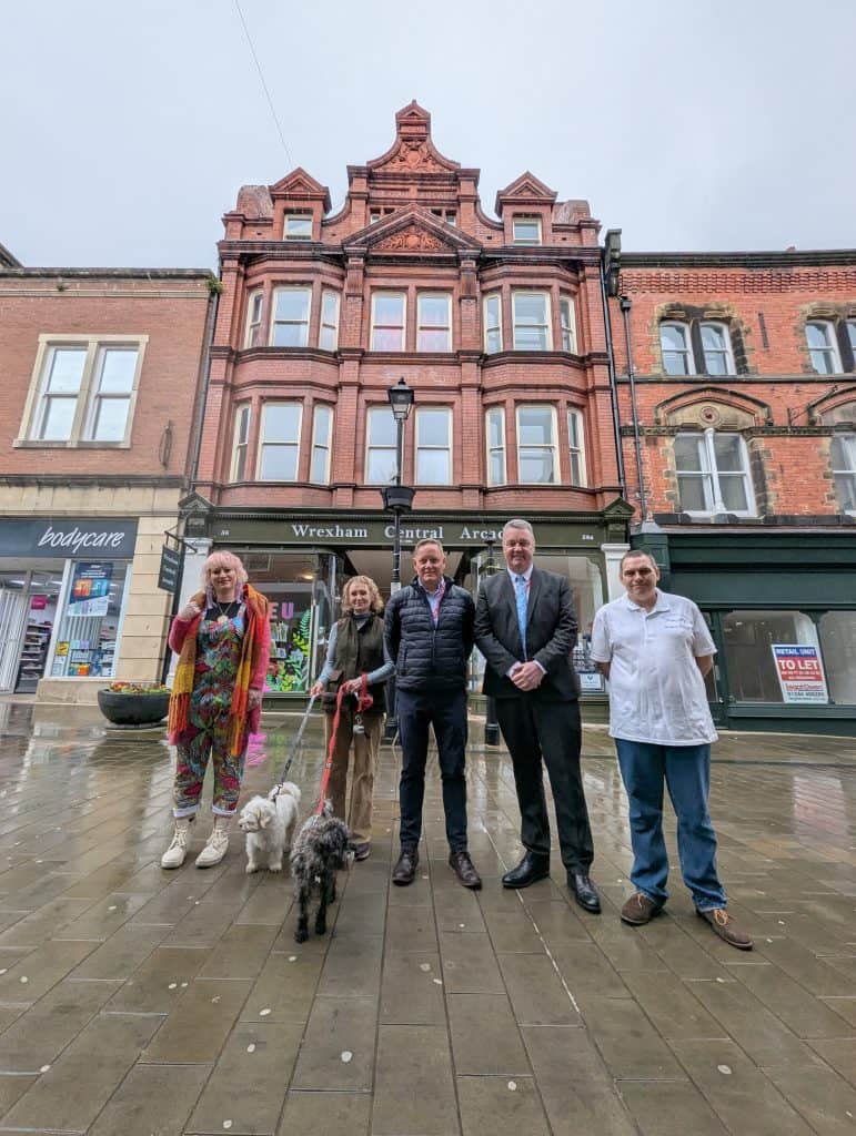 Adfywio treftadaeth barhaus yn cefnogi adeiladau allweddol yn Ardal Gadwraeth Wrecsam