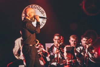 Be sy 'mlaen 'Y Gromen' ym Mhentref Wrecsam
