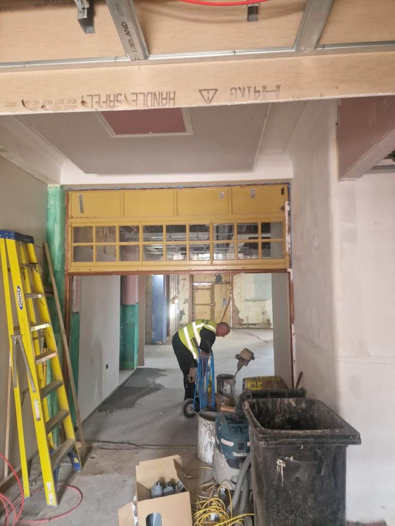 Pwerdy diwydiannau creadigol yn agor cyn bo hir yn yr Hen Lyfrgell