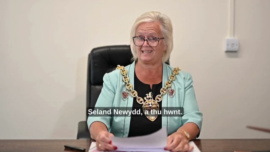 GWYLIWCH: Rydyn ni’n dymuno lwc dda i chi gyda'ch gêm bêl-droed gyntaf erioed yn Seland Newydd...