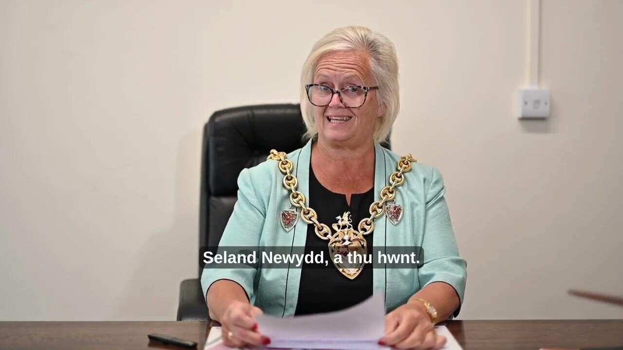 GWYLIWCH: Rydyn ni’n dymuno lwc dda i chi gyda'ch gêm bêl-droed gyntaf erioed yn Seland Newydd...