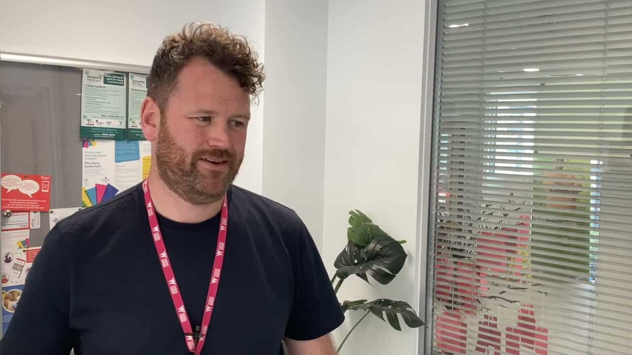 Ydych chi’n weithiwr cymdeithasol sydd newydd gymhwyso? Dechreuwch eich gyrfa yn Wrecsam