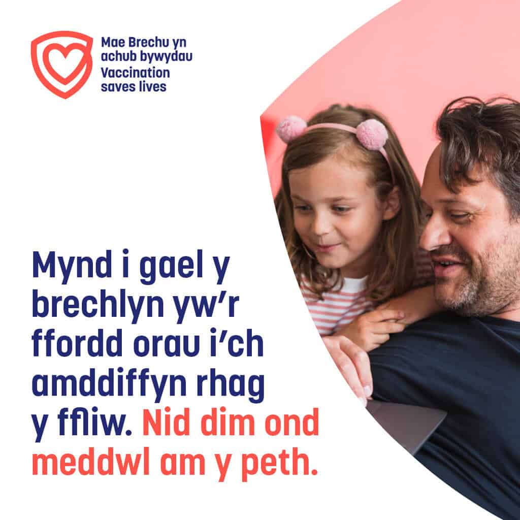 Mae rhieni y collodd eu plant y brechlyn ffliw yn yr ysgol yn cael eu hannog i fanteisio ar y cynnig, wrth i achosion o ffliw yng Nghymru barhau ar gynnydd