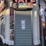 Safonau Masnach Wrecsam yn dal i roi pwysau ar werthwyr tybaco a fêps anghyfreithlon yn y dref