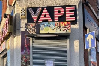 Safonau Masnach yn dal i roi pwysau ar werthwyr tybaco a fêps anghyfreithlon yn Wrecsam