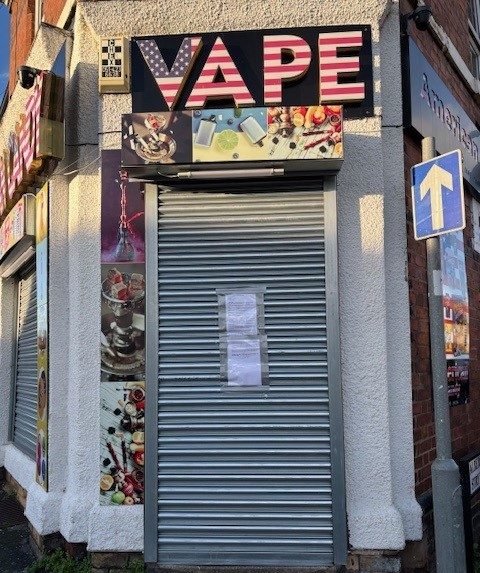 Safonau Masnach yn dal i roi pwysau ar werthwyr tybaco a fêps anghyfreithlon yn Wrecsam