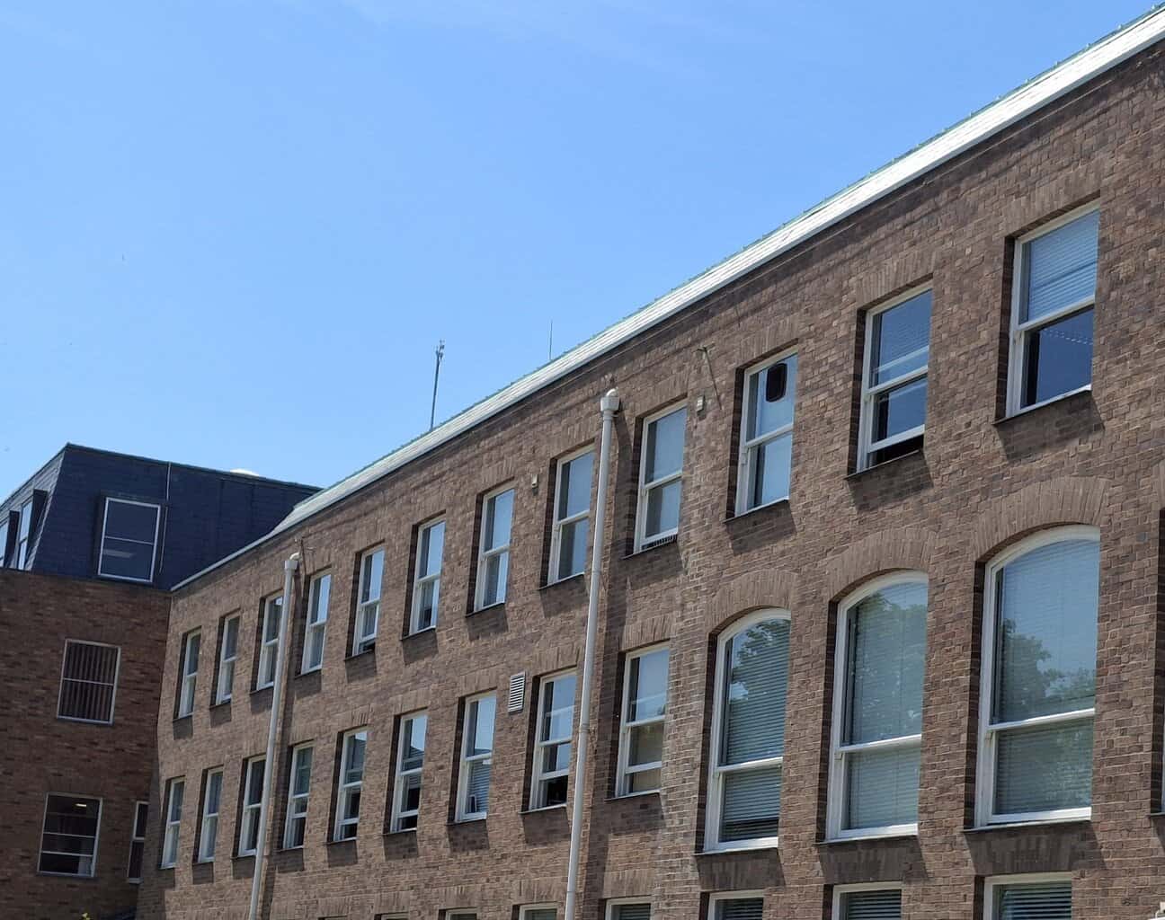 Erlyniad llwyddiannus mewn perthynas â niwsans sŵn difrifol