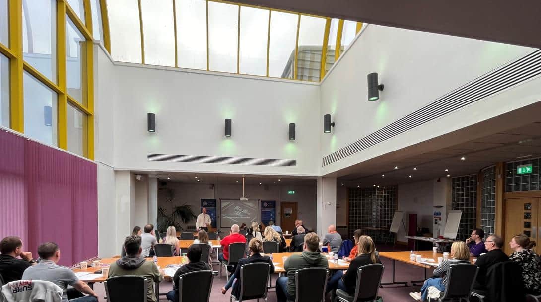 Busnesau Gogledd Cymru yn cael eu hannog i archebu lle mewn digwyddiad atal trosedd yn Wrecsam