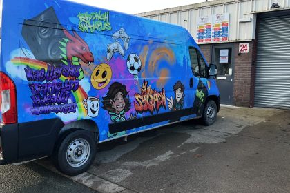 Darpariaeth symudol newydd i bobl ifanc yn cael ei lansio ar 17 Chwefror...