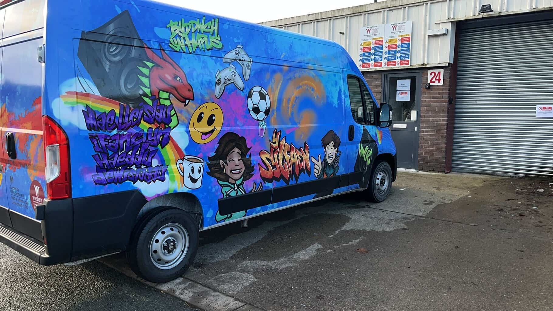 Darpariaeth symudol newydd i bobl ifanc yn cael ei lansio ar 17 Chwefror...