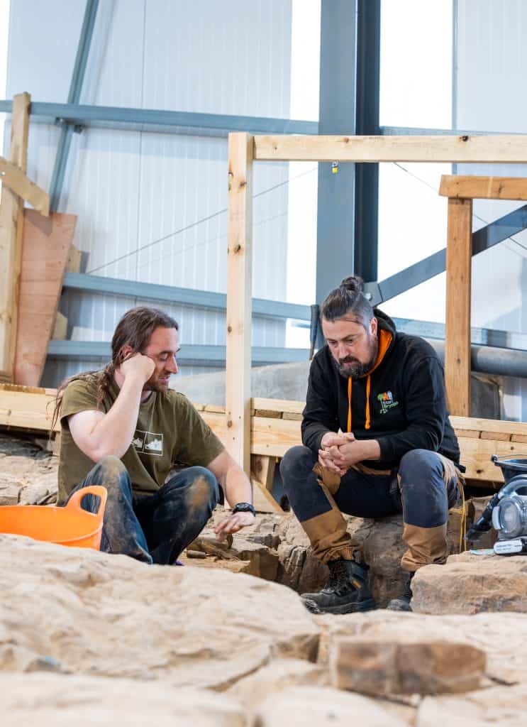 300 miliwn o flynyddoedd o hanes Wrecsam mewn arddangosfa yn y Ganolfan Gwybodaeth i Ymwelwyr