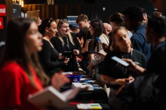 Mae GradCon Cymru yn dod i’r Gogledd am y tro cyntaf