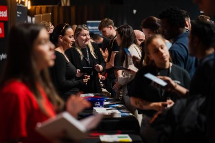 Mae GradCon Cymru yn dod i’r Gogledd am y tro cyntaf