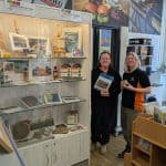 300 miliwn o flynyddoedd o hanes Wrecsam mewn arddangosfa yn y Ganolfan Gwybodaeth i Ymwelwyr