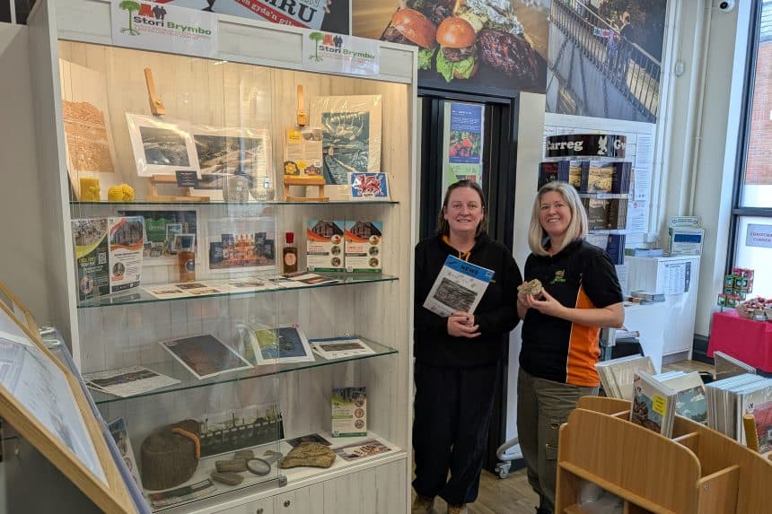 300 miliwn o flynyddoedd o hanes Wrecsam mewn arddangosfa yn y Ganolfan Gwybodaeth i Ymwelwyr