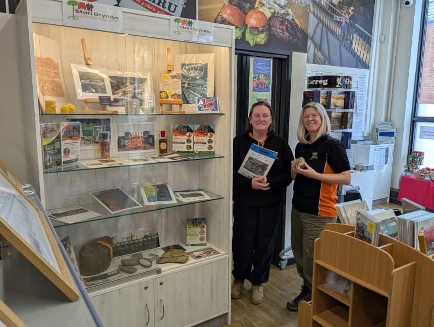 300 miliwn o flynyddoedd o hanes Wrecsam mewn arddangosfa yn y Ganolfan Gwybodaeth i Ymwelwyr