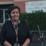 Cynllun peilot 'Strydoedd Ysgol' wedi'i ymestyn ar ôl arwyddion cynnar calonogol