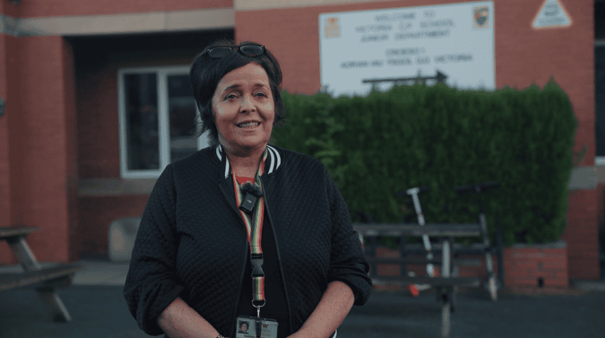 Cynllun peilot 'Strydoedd Ysgol' wedi'i ymestyn ar ôl arwyddion cynnar calonogol