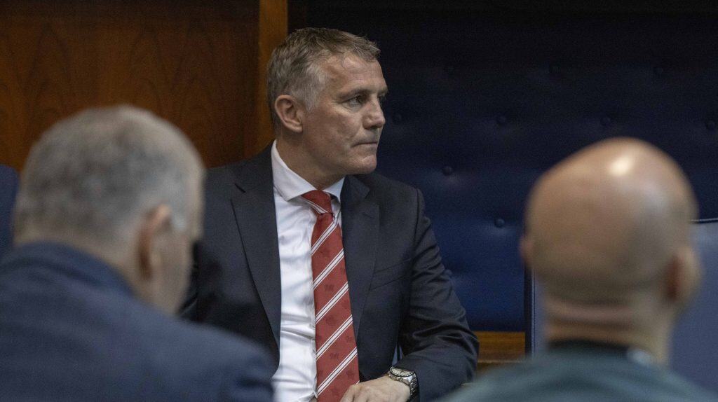 LLUNIAU: Rheolwr Wrecsam, Phil Parkinson, yn derbyn Rhyddid y Fwrdeistref Sirol