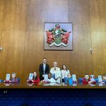 Dylunwyr ifanc yn cael eu dathlu mewn cystadleuaeth arwyddion atal baw cŵn