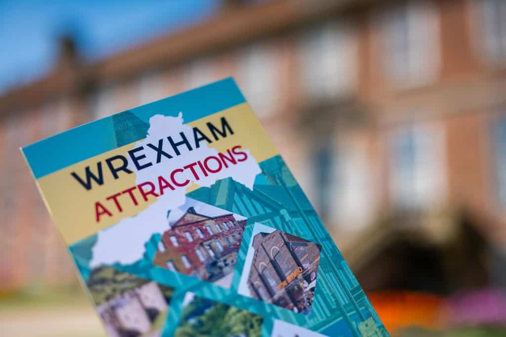 Wyth o brif atyniadau Wrecsam yn uno i lansio llwybr ymwelwyr newydd