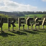 Gwesty pryfed W.R.E.C.S.A.M wedi'i osod ym Mharc Gwledig Tŷ Mawr