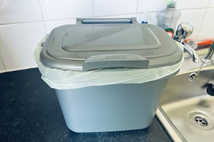 Food caddy in kitchen - keep caddy fresh in warm weather