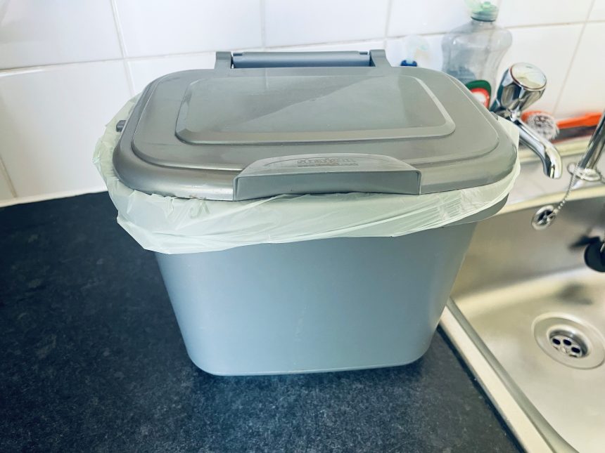 Food caddy in kitchen - keep caddy fresh in warm weather