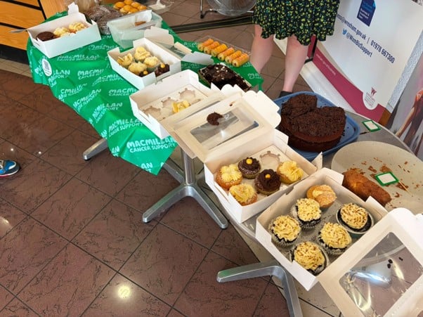 Staff y Cyngor yn codi dros £325 ar gyfer Bore Coffi Macmillan