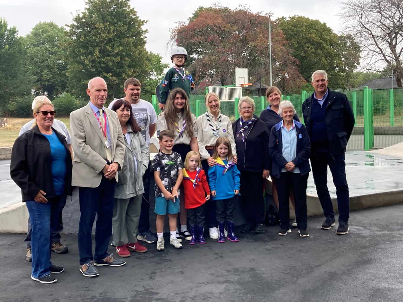 Parc sglefrio newydd gwerth £100,000 yn agor yn Rhosddu