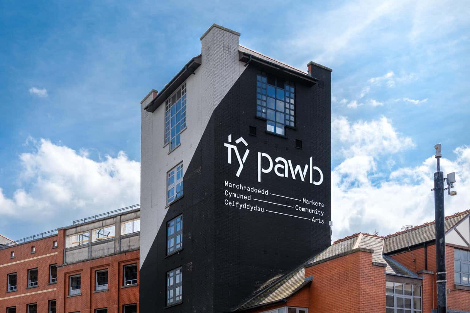 Dyfarnwyd grant gan Gyngor Celfyddydau Cymru i Tŷ Pawb i ddatblygu cynlluniau ar gyfer gwella'r adeilad.