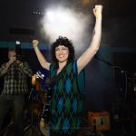 'Dathliad enfawr a gwyllt!' - Bandiau Wrecsam yn ymuno ar gyfer sioe lwyddiannus i lansio albwm